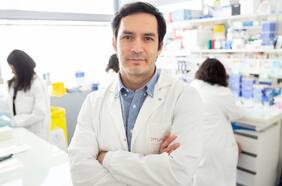 Equipo liderado por científico chileno realiza hallazgo clave para tratar alergias