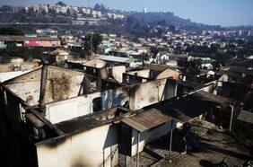 Corte de Valparaíso suspende demolición de viviendas afectadas por megaincendio en Viña del Mar