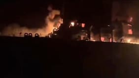 Explota un superpetrolero tras chocar con una mina naval en el estrecho de Ormuz