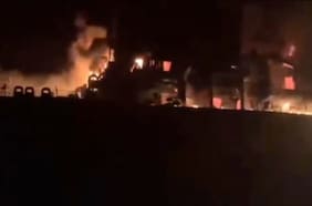 Explota un superpetrolero tras chocar con una mina naval en el estrecho de Ormuz