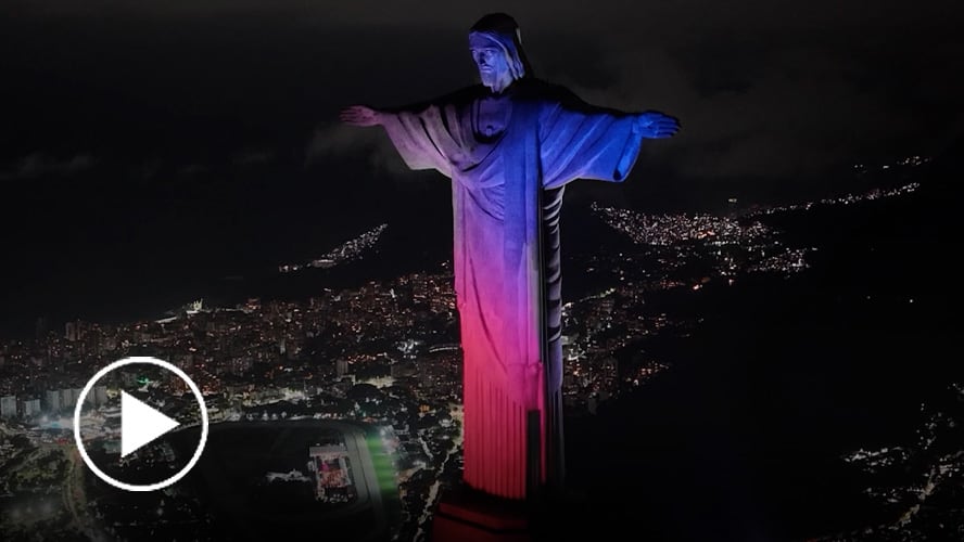 El Cristo Redentor se ilumina en homenaje a nuestras Fiestas Patrias