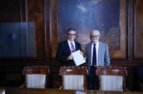 Ministro Marcel aprueba nueva política de inversión para el Fondo de Estabilización Económica y Social