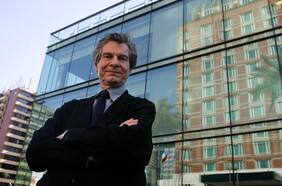 Guy Sorman: “Si fuera chileno diría ‘Apruebo’, diría sí a una nueva Constitución”