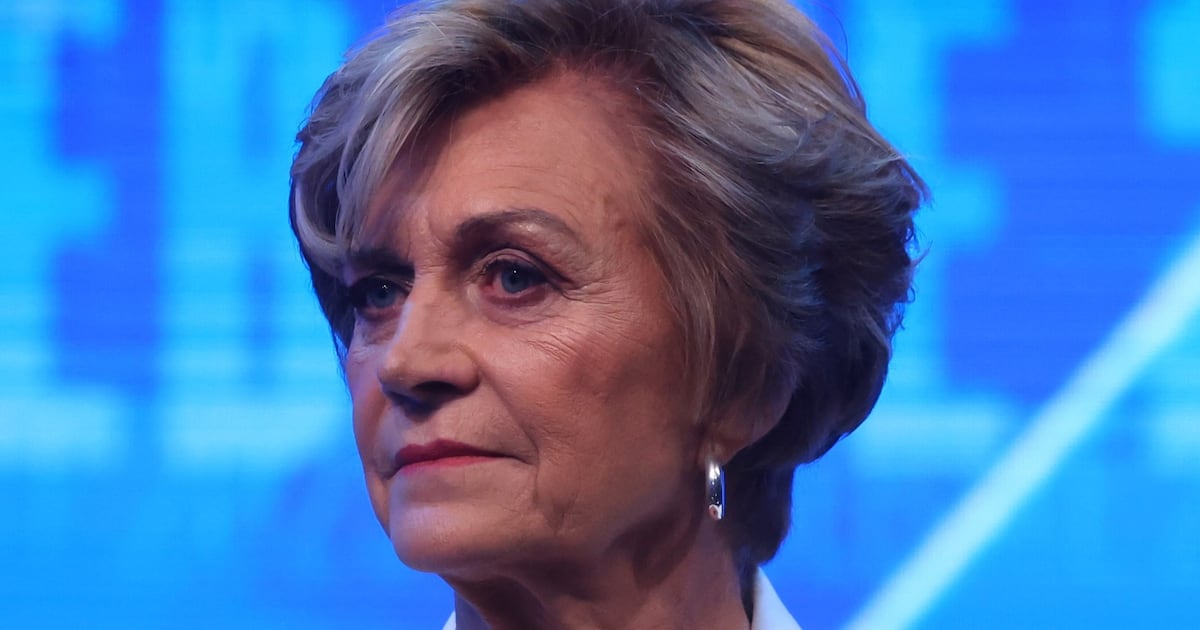 Matthei esquiva respaldo a Kast y se posiciona para segunda vuelta: El fin de los extremos en la política chilena