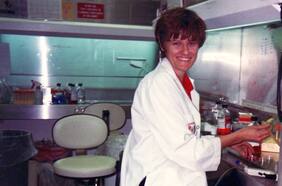 Katalin Karikó, de inmigrante ignorada a “madre” de la vacuna contra el Covid-19