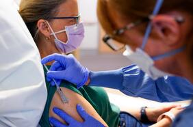 Científicos creen que el próximo avance en el tratamiento del cáncer podría ser una vacuna para reducir tumores