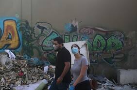 Sin besos, sin abrazos y con mascarilla por mucho tiempo: coronavirus pasará de ser una pandemia a una endemia