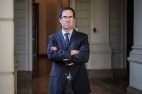 Nicolás Frías, abogado PUC: “Estamos muy lejos de estar en presencia de un sistema judicial corrupto”