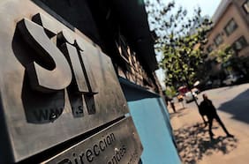 SII presenta querella contra empresarios de origen indio por millonario fraude en venta de perfumes de lujo