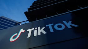 El fin de la era del “todo vale” por la atención del usuario: la UE acusa a TikTok de diseño adictivo