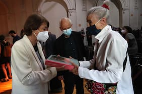 Los 100 años de Ximena Cristi: publican libro que recopila su trabajo