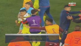 La batalla campal entre jugadores de la U y Lanús tras la polémica semifinal de Copa Sudamericana