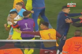 La batalla campal entre jugadores de la U y Lanús tras la polémica semifinal de Copa Sudamericana