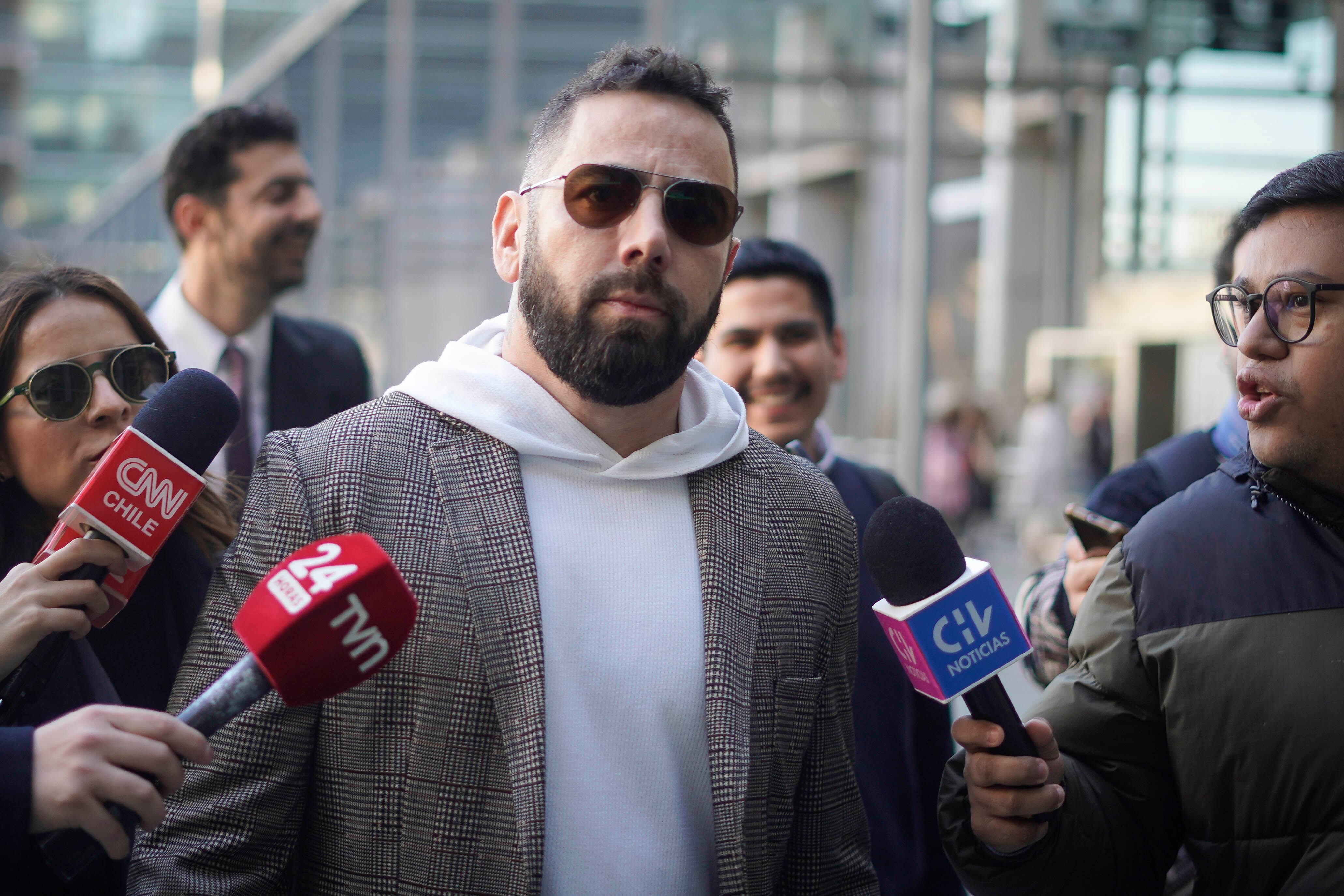 Liquidador demanda a Rodrigo Topelberg para anular la venta de su Jeep en medio de quiebra y deudas por $15.000 millones