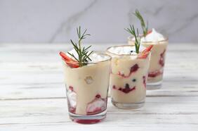 Cómo hacer un mousse de chocolate blanco y berries