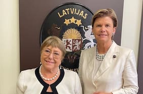 Cruzada por la ONU: Bachelet se reúne con canciller de Letonia y avanza en su afán de acercarse al Consejo Seguridad