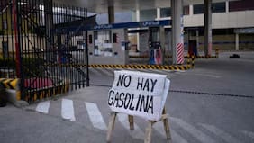 Crisis de combustibles en Bolivia: Gasolina contaminada, escasez y aumento “inminente” de los precios