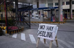 Crisis de combustibles en Bolivia: Gasolina contaminada, escasez y aumento “inminente” de los precios