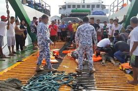 Siete muertos y 120 pasajeros rescatados en incendio de transbordador en Filipinas