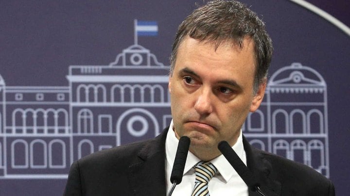 Reportan que Manuel Adorni renunciaría a su cargo en el directorio de YPF tras su salida del gobierno argentino
