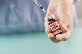 Columna de Vivienne C. Bachelet: El paradigma de los anticuerpos en la sangre