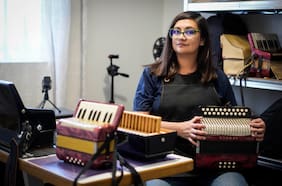 La historia de Kate Escobar, la luthier de acordeones
