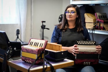 La historia de Kate Escobar, la luthier de acordeones