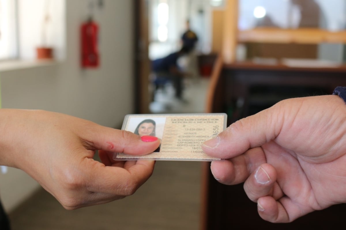 Formalizan a 10 imputados por venta fraudulenta de licencias de conducir en Alto Hospicio
