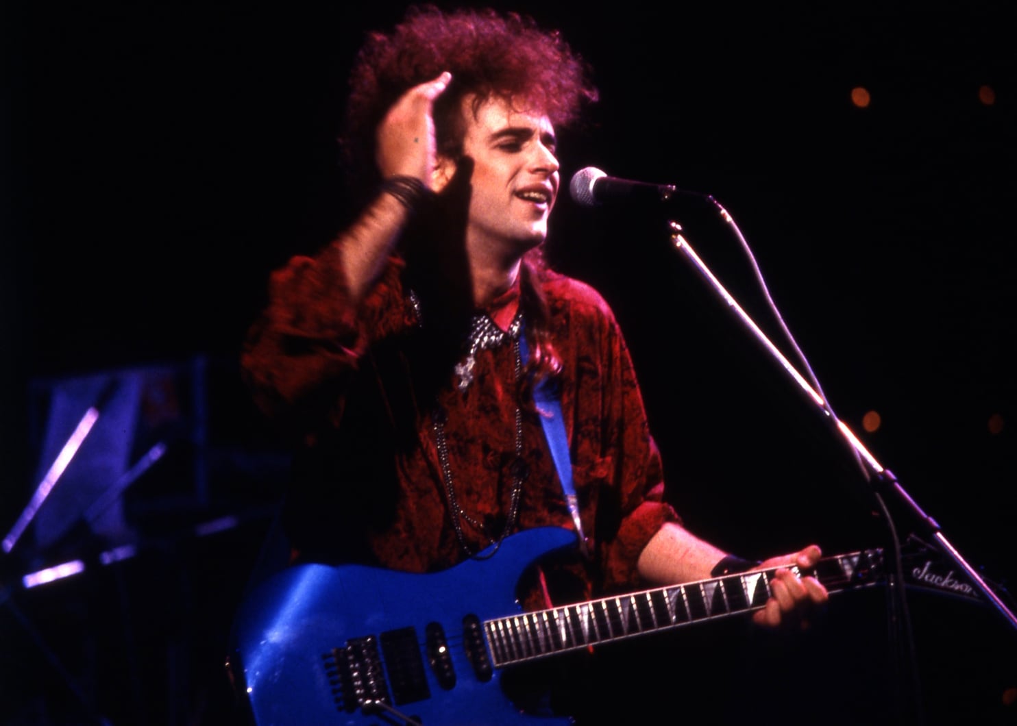 11.02.1987. XXVIII VERSIÓN DEL FESTIVAL INTERNACIONAL DE LA CANCION DE VIÑA DEL MAR. PRESENTACION DEL GRUPO ARGENTINO SODA STEREO INTEGRADO POR GUSTAVO CERATTI, VOCALISTA, CHARLY ALBERTI Y HECTOR