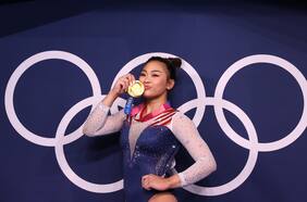 La reina sin Biles: Sunisa Lee regresa a Estados Unidos al oro en gimnasia