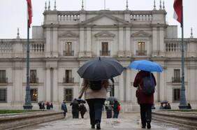 ¿Cuándo vuelven el frío y la lluvia a Santiago? Esto dice el pronóstico del tiempo