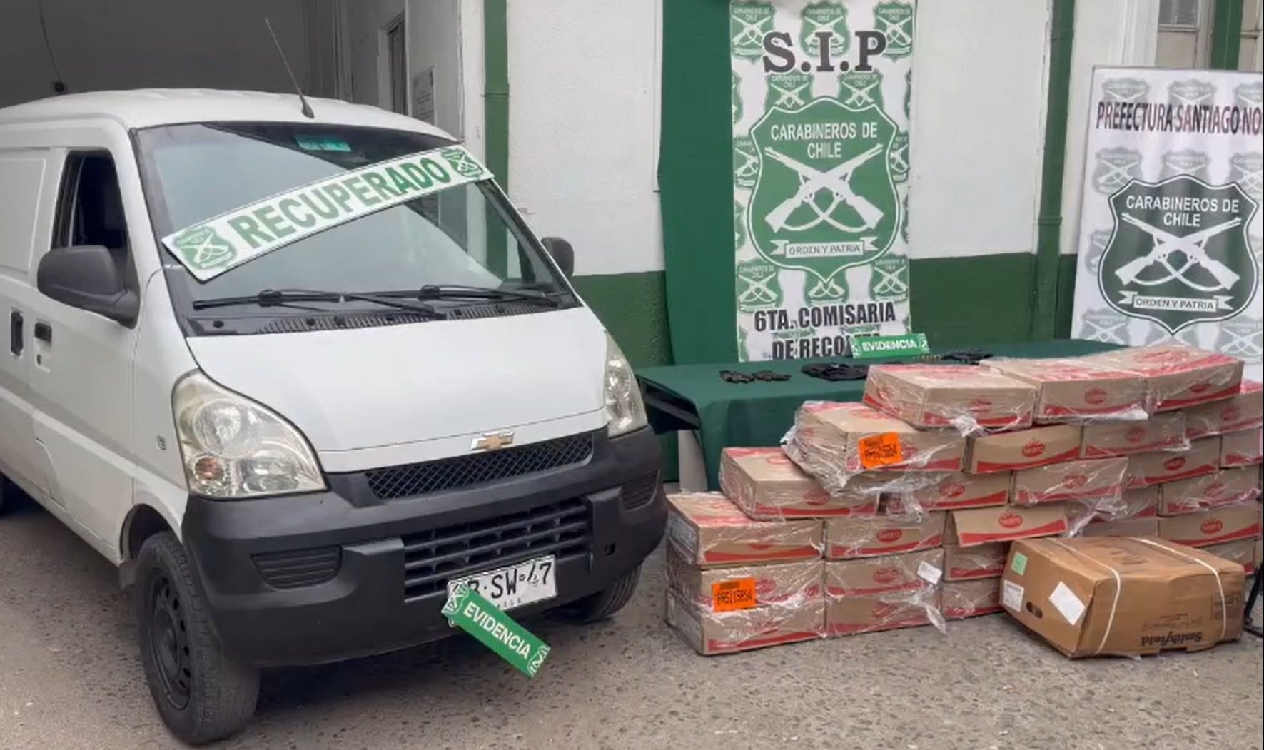 Carabineros enfrenta a tiros y logra detener a sujetos que robaron 395 kilos de carne premium en frigorífico de Recoleta