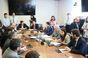 Comisión aprueba enviar cuestionarios sobre indultos a Boric y al contralor en medio de cuestionamientos de diputados oficialistas