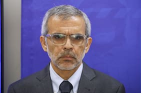 Ministro Cordero alista viaje a La Araucanía tras seguidilla de atentados incendiarios en la zona