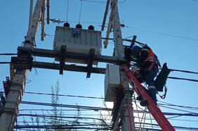 Por segunda vez presentan demanda colectiva en contra de Enel y CGE por cortes en el suministro eléctrico