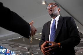 El gobierno del Reino Unido da giro en 180 grados y abandona su plan de reducir la tasa de impuesto sobre la renta para los que más ganan