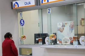 Chilenos ponen mala nota al sistema de seguridad social, pero valoran a Fonasa, seguros, cajas y AFC