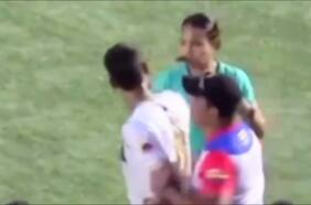 Polémica en Colombia: jugador le pegó una cachetada a árbitra tras ser expulsado