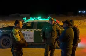 Carabineros rescata a dos funcionarios de migración bolivianos que permanecían aislados por sistema frontal