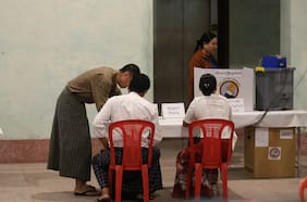 Myanmar vota en elecciones sin oposición en medio de represión y guerra civil
