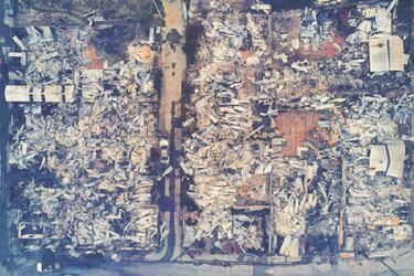 04 de febrero de 2023/PUREN
Cerca de 140 casas amanecen destruidas tras los incendios forestales que afectan al sur del país
FOTO: HÉCTOR ANDRADE/AGENCIAUNO