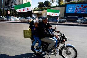 Autoridades sirias reabren las escuelas una semana después de la revuelta que derrocó a Assad