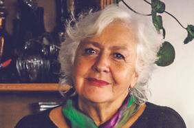 La arremetida de los programas políticos suma espacio, con panel femenino liderado por Mónica González