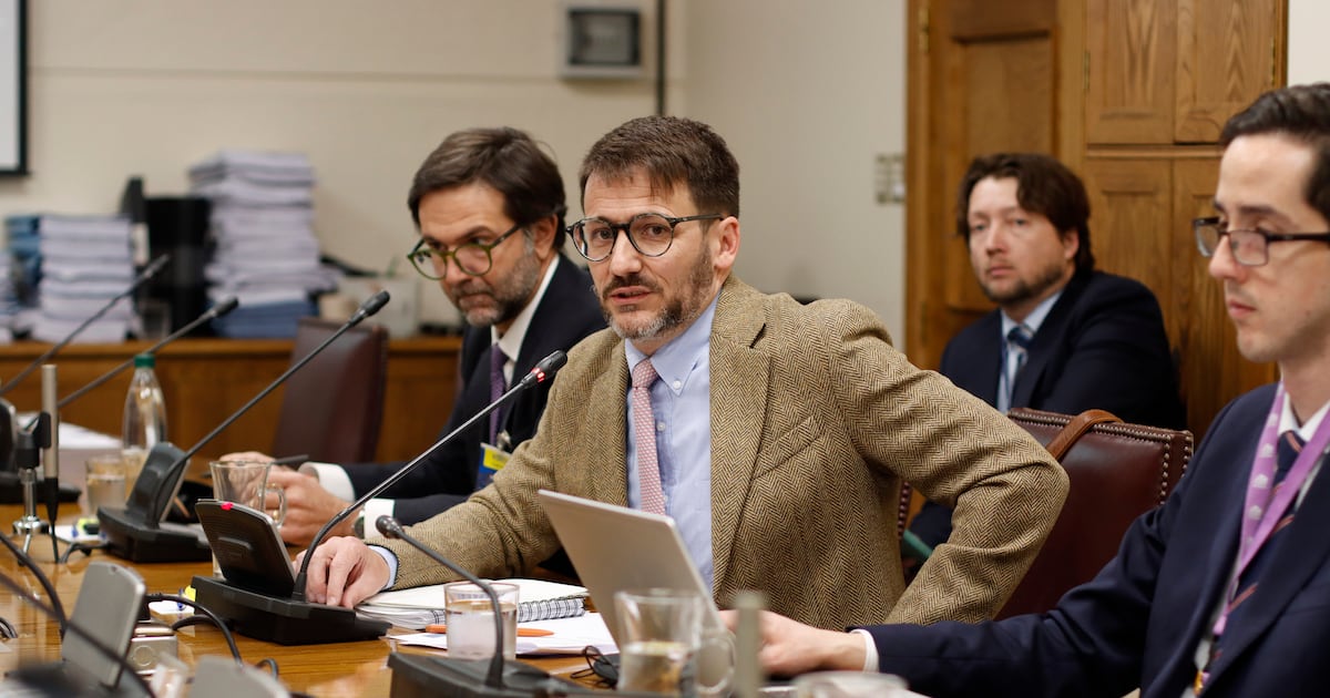 Error en cuentas de luz: UDI se anticipa con acusación contra Pardow y oficialismo presiona por responsabilidades políticas