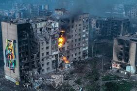 Zelensky niega la caída de Bajmut y Biden promete ayuda a Ucrania