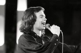 Cuando Camilo Sesto no pudo seguir cantando en un show tras dedicarle un tema a su madre