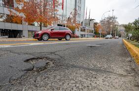 “AVO ha sido un dolor de cabeza”: Las Condes apunta al MOP por mal estado de un tramo de Avenida Américo Vespucio