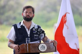 Boric llega a La Moneda y se reúne con Elizalde y Van Klaveren para analizar sanciones de EE.UU.