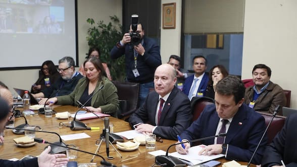 Megarreforma: Hacienda concreta cambios al crédito al empleo y a la invariabilidad, y baja tasa de impuesto a empresas a 22%
