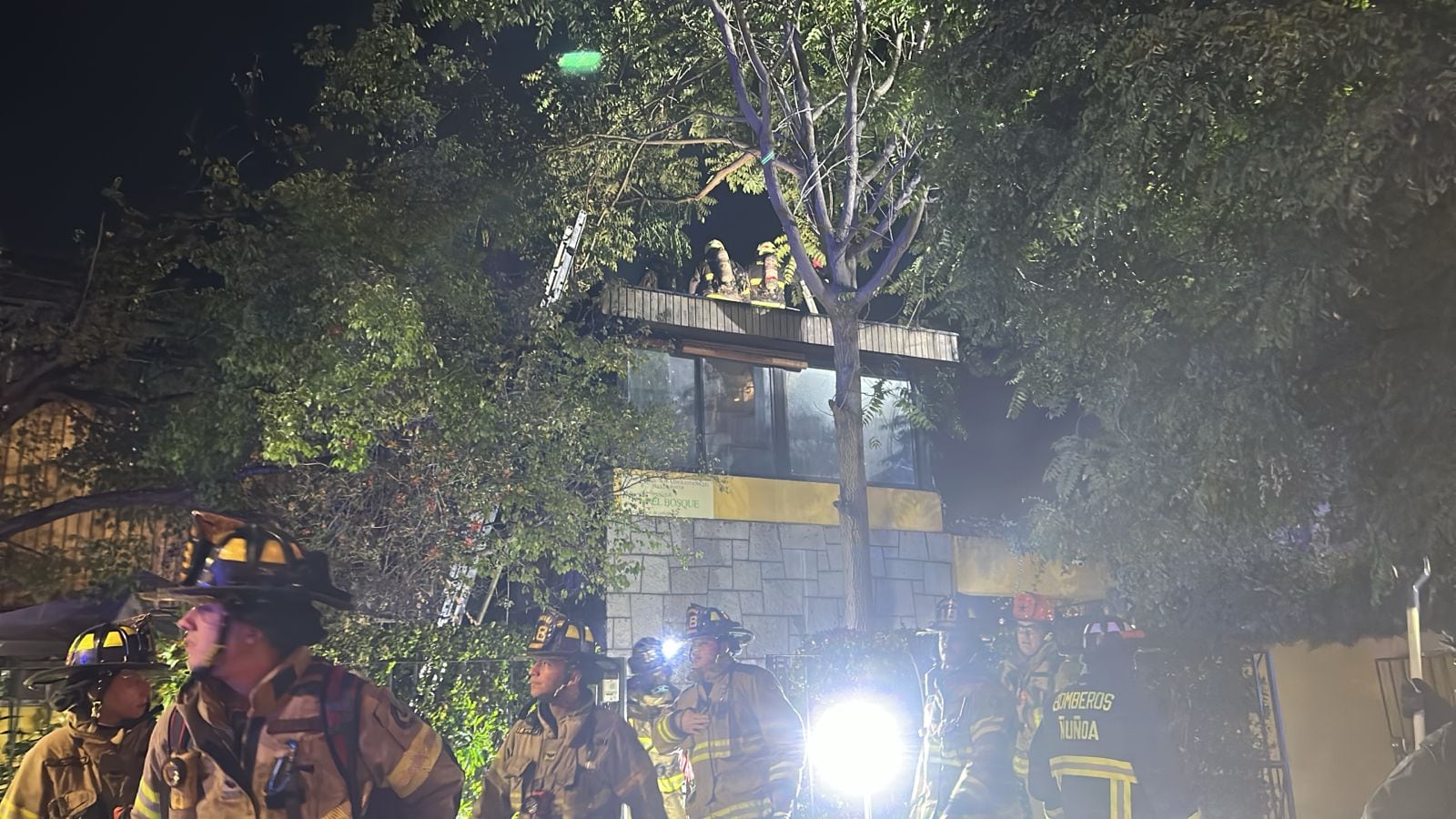 Incendio en hogar de ancianos de Providencia deja un fallecido y cinco heridos